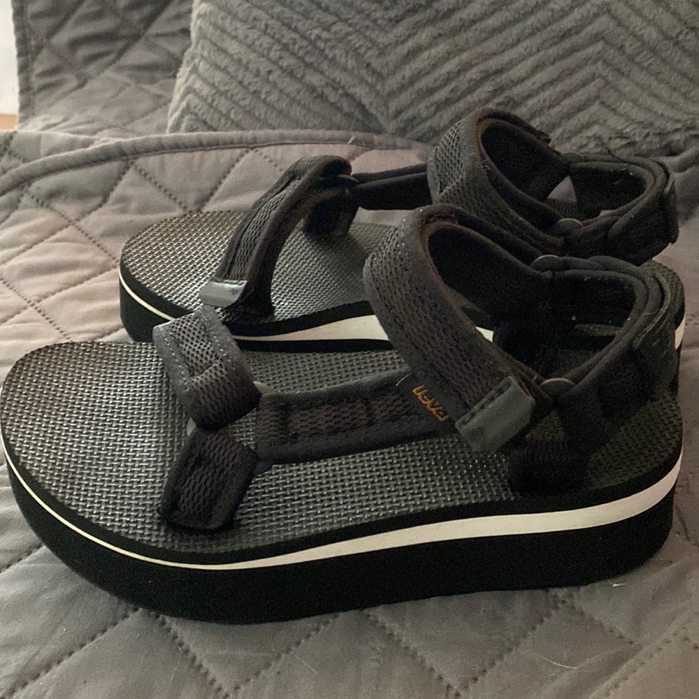 FINAL SALE ⭐️ Platform Tevas